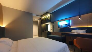 Standard Room, Multiple Beds, Bathtub, City View (11) | Premium bedding, down duvets, memory-foam beds, free minibar