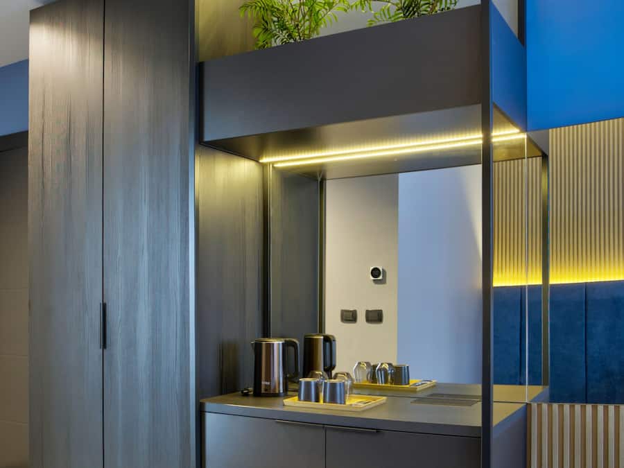 Standard Room, Multiple Beds, Bathtub, City View (11)