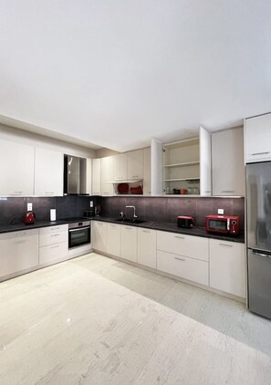 Fridge, microwave, coffee/tea maker, toaster - Asterias Home

 (Heraklion)