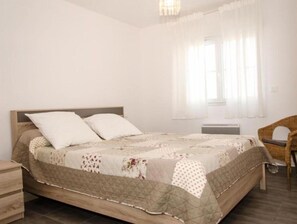 2 quartos, ferros/tábuas de passar roupa, Wi-Fi, roupa de cama