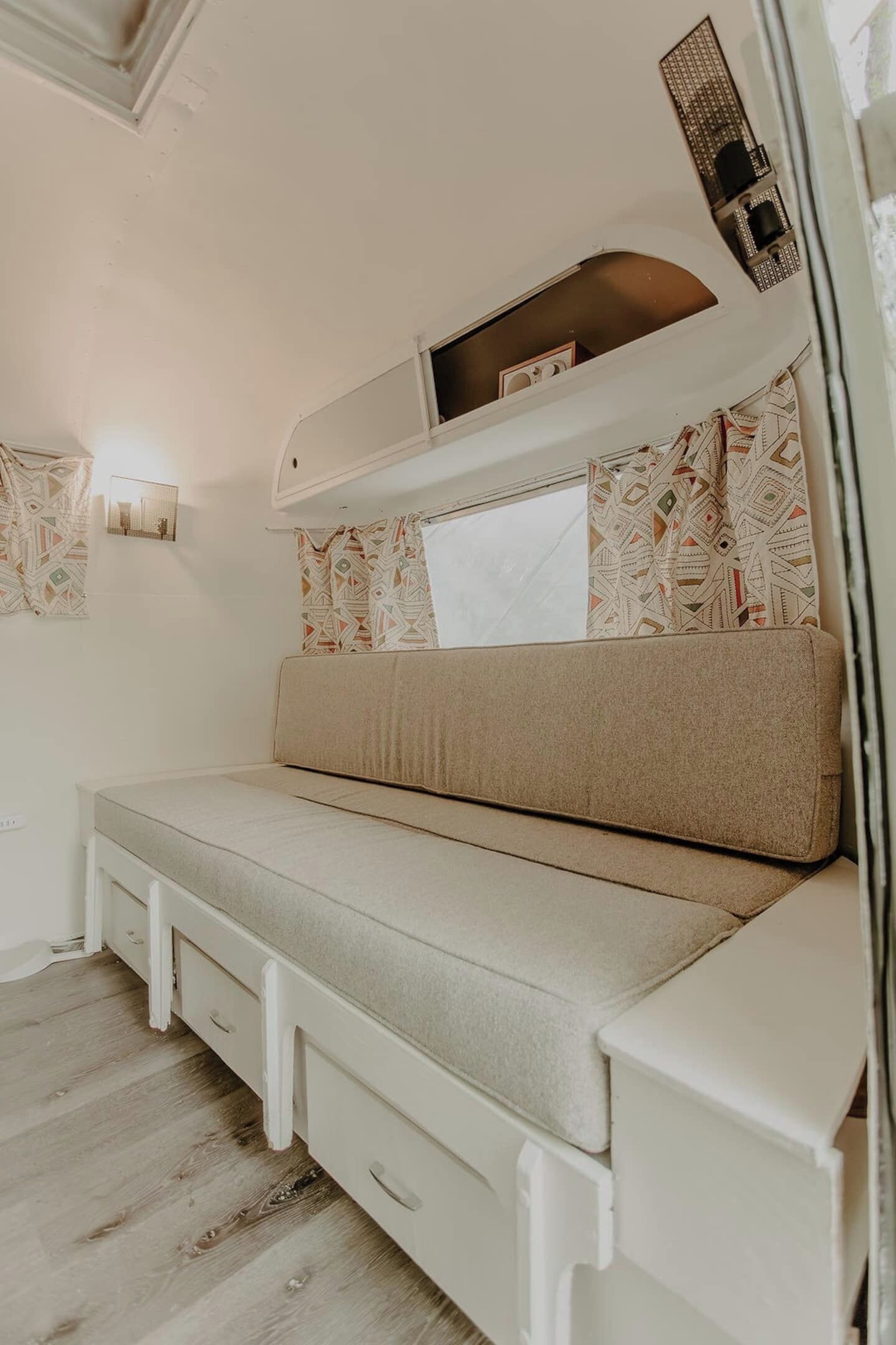 Streamside Shinytiny Airstream - テネシー州