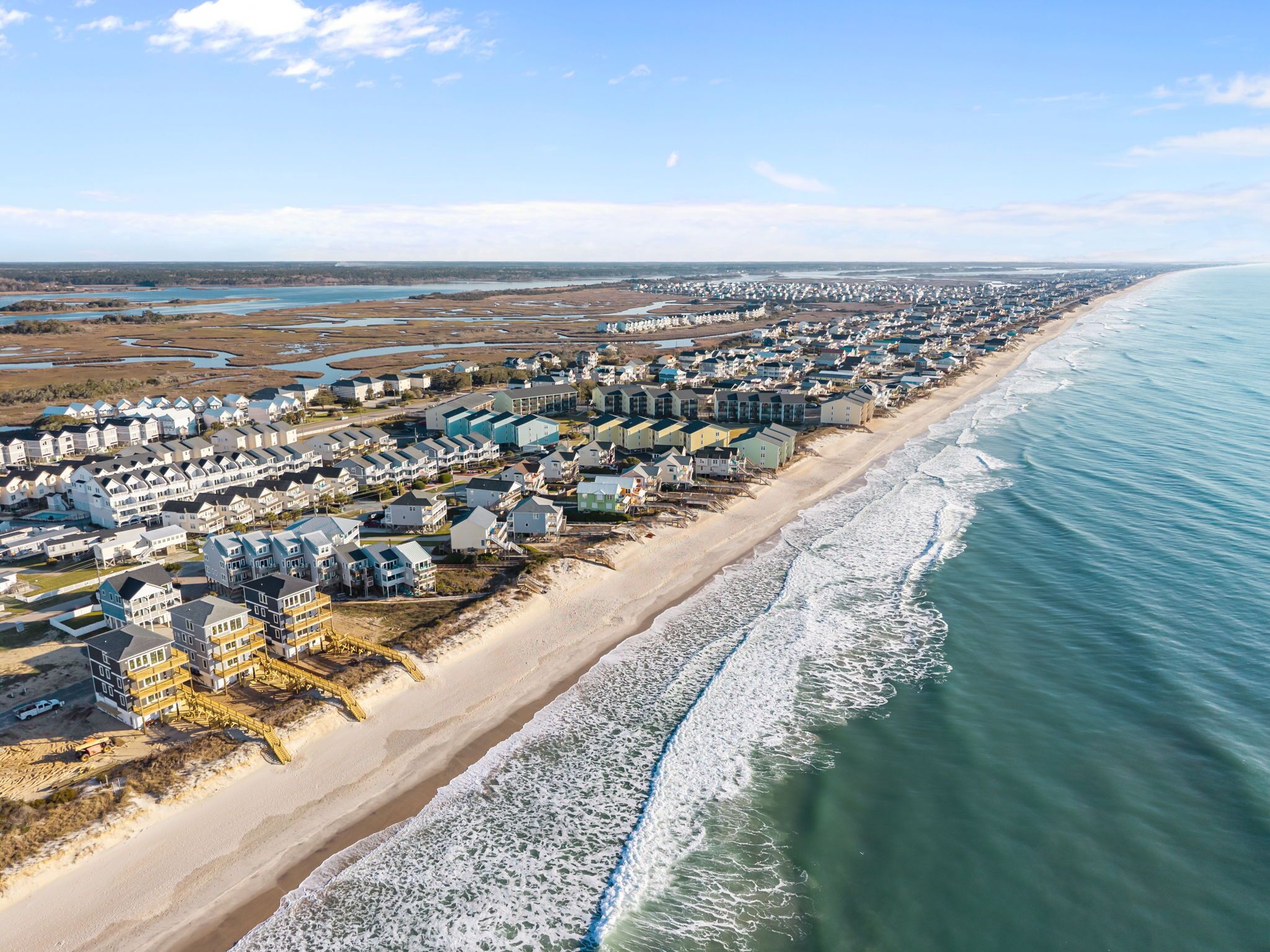 Plage, chaises longues, serviettes de plage