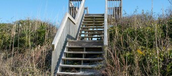 C-Shore Retreat - Great Views, Steps to the sand!