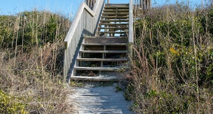 C-Shore Retreat - Great Views, Steps to the sand!