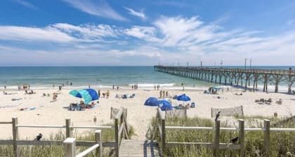 C-Shore Retreat - Great Views, Steps to the sand!