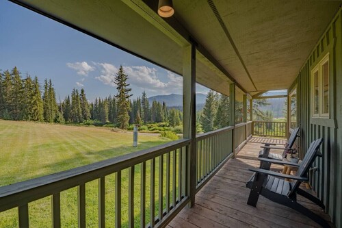 Cabin on Private Ranch Sleeps 10 on a Working Wyoming Ranch