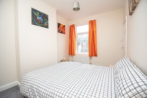 House | 2 bedrooms, iron/ironing board, free WiFi, bed sheets - Captivating 3-bed House in Central Doncaster (Doncaster)