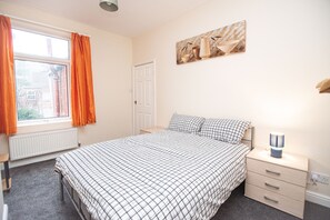 House | 2 bedrooms, iron/ironing board, free WiFi, bed sheets - Captivating 3-bed House in Central Doncaster (Doncaster)