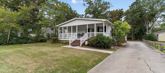 Kimmie's Place- 6 mins to Beach, Pet Friendly, Entertainers dream! 