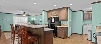 Kimmie's Place- 6 mins to Beach, Pet Friendly, Entertainers dream! 