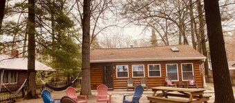 Scenic Cabin by the Lake
