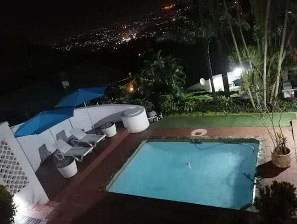 Pool - 81 Manor family room with two bedroom house (Berea)