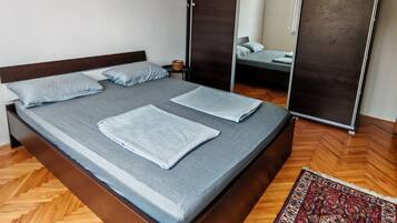 2 bedrooms, iron/ironing board, free WiFi
