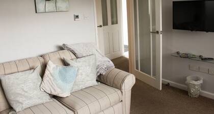 Perrys Impeccable 1-bed Apartment in Poole