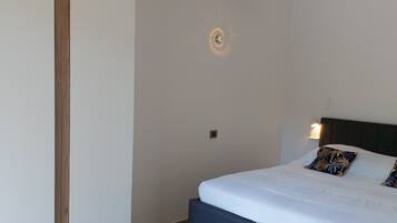 1 slaapkamer, een strijkplank/strijkijzer, gratis wifi, beddengoed