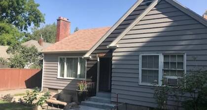 Updated 1939 cottage with beautiful park view