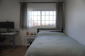 3 bedrooms, desk, iron/ironing board, free WiFi