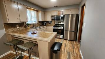 Refrigerador, microondas, horno, placa de cocina