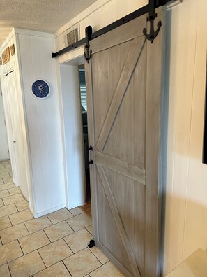 Interior - Ocean/Marsh View-2 bedroom/2 bath condo! Less than 10 min to beach and 3 pools! (Hilton Head Island)