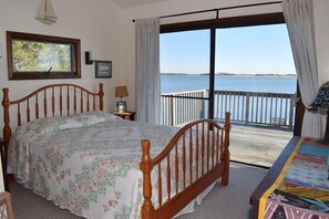 4 bedrooms, desk, free WiFi