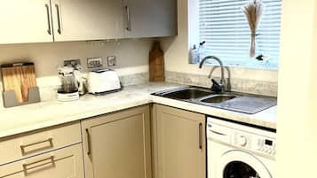 House | Private kitchen | Fridge, microwave, oven, stovetop