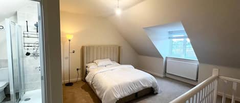 House | 3 bedrooms, iron/ironing board, free WiFi, bed sheets