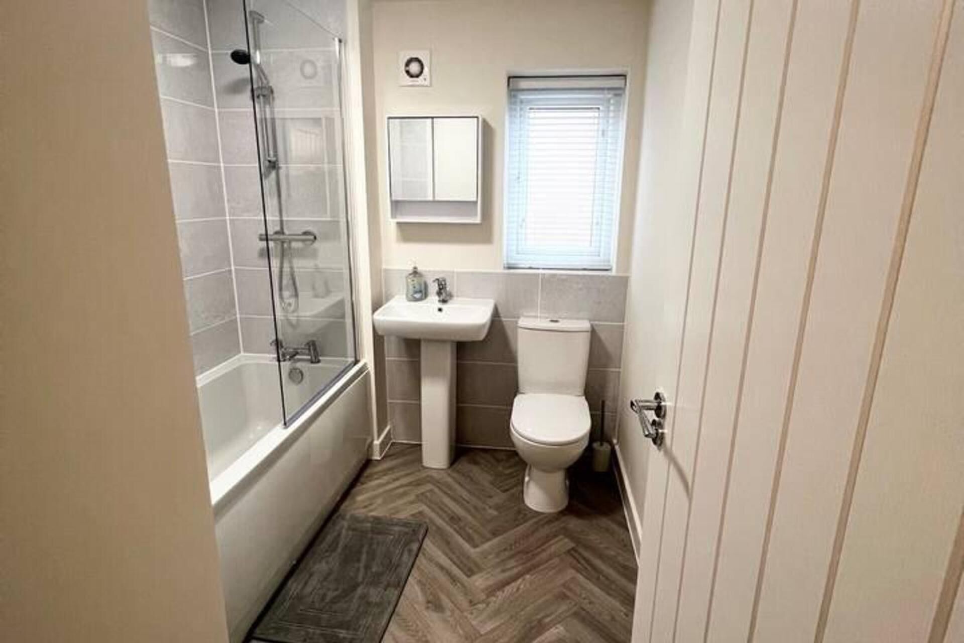 Combined shower/bathtub, deep-soaking bathtub, towels