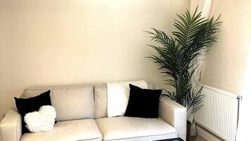 Nhà | Khu phòng khách | TV