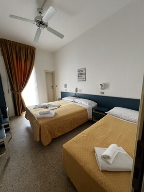 Standard Triple Room | In-room safe, desk, soundproofing, free WiFi - Hotel Till (Rimini)