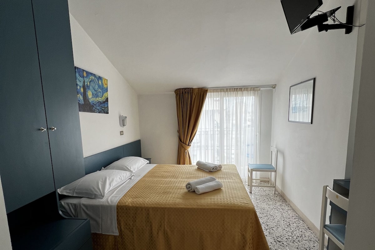 Superior Double or Twin Room | 1 bedroom, in-room safe, desk, soundproofing