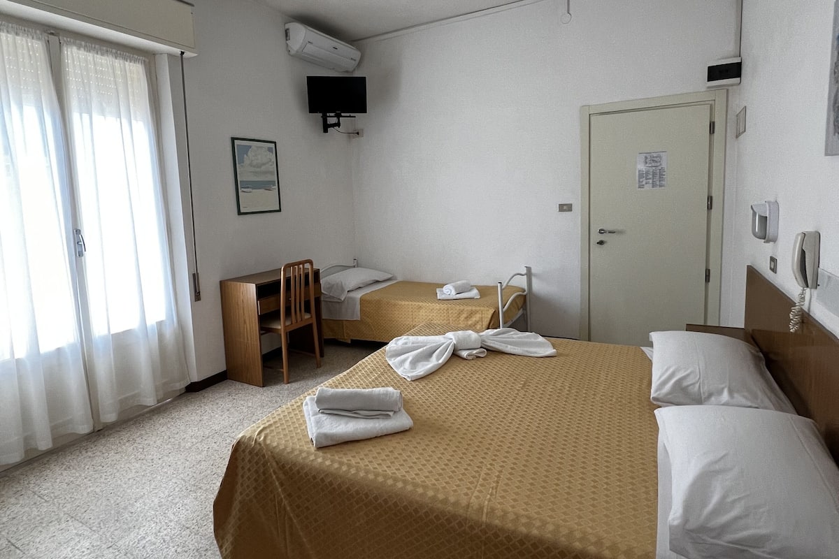 1 bedroom, in-room safe, desk, soundproofing