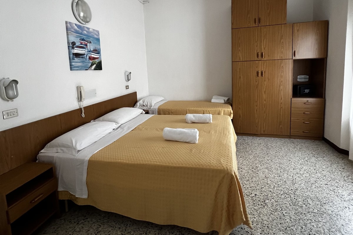 1 bedroom, in-room safe, desk, soundproofing