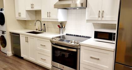 Designer-renovated 1 bedroom in Roncesvalles Village
