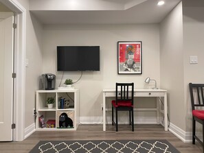 Interior - Designer-renovated 1 bedroom in Roncesvalles Village (Toronto)