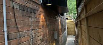 Designer-renovated 1 bedroom in Roncesvalles Village