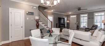 Paula's Place- Across from Brier Creek, 10mins from Airport, Community Pool!