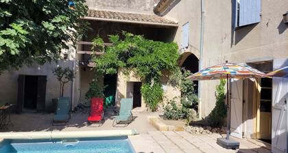 Grande maison en Petite Camargue avec piscine sans vis Ă vis, proche plages