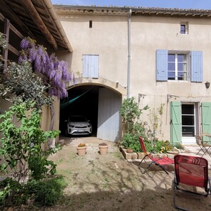 Terrace/patio - Maison de Village du Xvii Siècle en Petite Camargue Avec Piscine (Le Cailar)