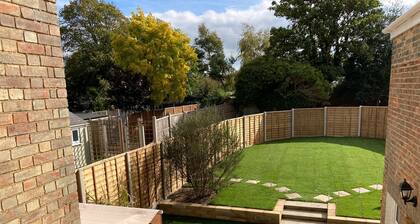 Mill Villa: stunning 4 bed retreat 5 mins from Pakefield’s beautiful sandy beach