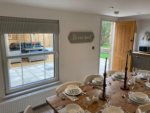 Dining - Mill Villa: stunning 4 bed retreat 5 mins from Pakefield’s beautiful sandy beach (Lowestoft)