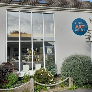 Exterior - Mill Villa: stunning 4 bed retreat 5 mins from Pakefield’s beautiful sandy beach (Lowestoft)