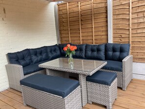 Property grounds - Mill Villa: stunning 4 bed retreat 5 mins from Pakefield’s beautiful sandy beach (Lowestoft)