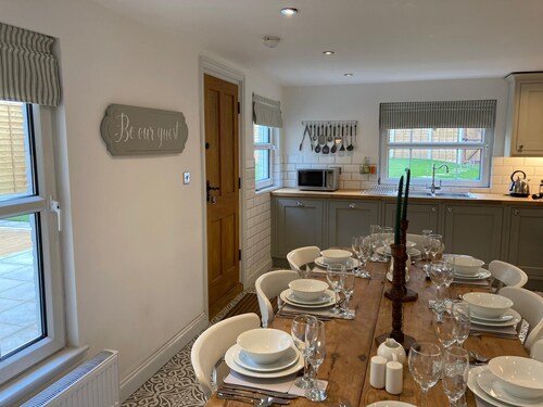 Mill Villa: stunning 4 bed retreat 5 mins from Pakefield’s beautiful sandy beach