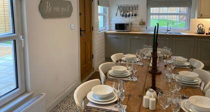 Mill Villa: stunning 4 bed retreat 5 mins from Pakefield’s beautiful sandy beach