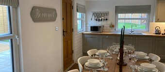 Mill Villa: stunning 4 bed retreat 5 mins from Pakefield’s beautiful sandy beach