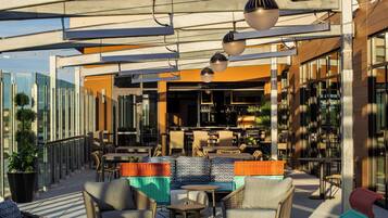 2 restaurants servant le petit déjeuner