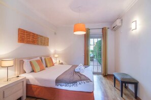 3 slaapkamers, een strijkplank/strijkijzer, reisbedje, gratis wifi