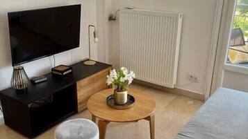 1 Schlafzimmer, Schreibtisch, Bügeleisen/Bügelbrett, Reisekinderbett