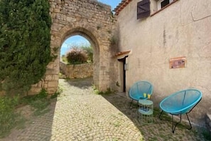 Unclassified image, 4 of 15, button - Relax&Enjoy, bicycle/motorcycle garage, village center (Flayosc)