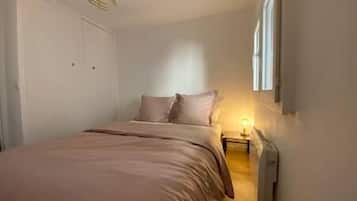 1 bedroom, iron/ironing board, travel cot, free WiFi